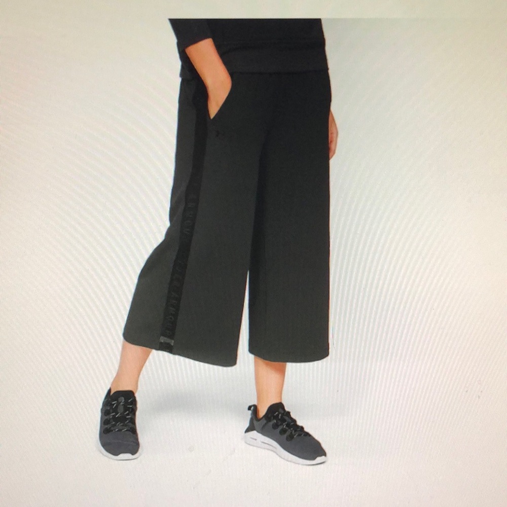 Under Armour Black Cropped Wide-Leg Athletic Pants